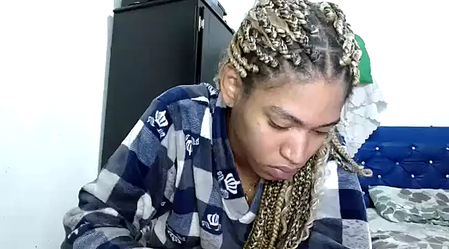 Snapshot of angelamarie1 chatting on 01.14.25 angelamarie1 online show from 01.14.25