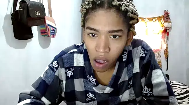 Snapshot of angelamarie1 chatting on 01.22.25 angelamarie1 online show from 01.22.25