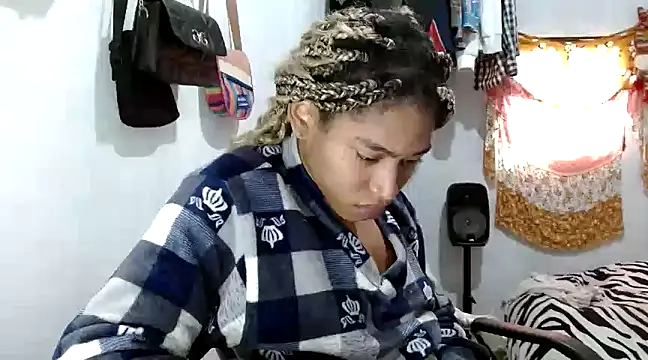 Snapshot of angelamarie1 chatting on 02.11.25 angelamarie1 online show from 02.11.25