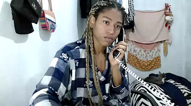Snapshot of angelamarie1 chatting on 02.14.25 angelamarie1 online show from 02.14.25