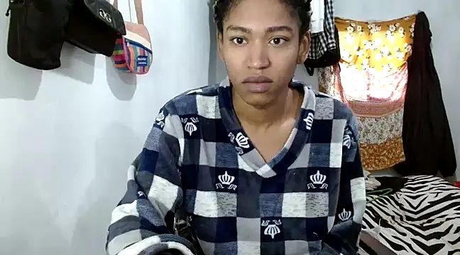 Snapshot of angelamarie1 chatting on 02.25.25 angelamarie1 online show from 02.25.25