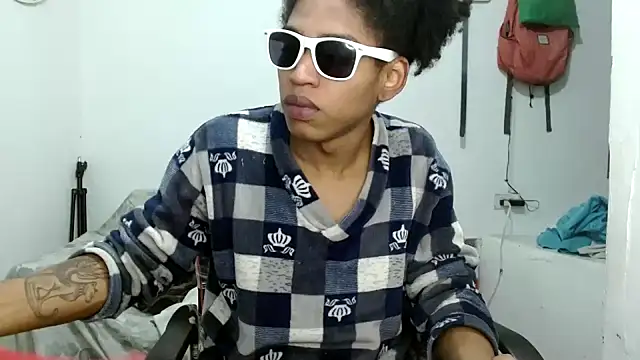 Snapshot of angelamarie1 chatting on 09.10.25 angelamarie1 online show from 09.10.25
