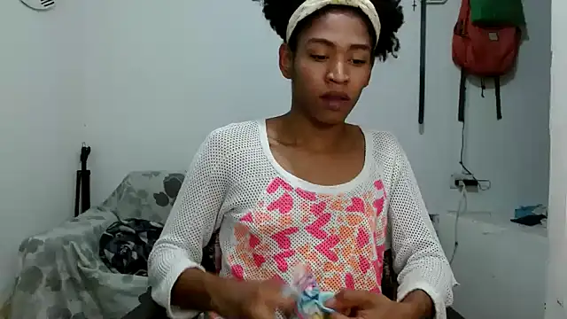 Snapshot of angelamarie1 chatting on 09.11.25 angelamarie1 online show from 09.11.25