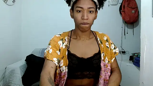 Snapshot of angelamarie1 chatting on 10.03.25 angelamarie1 online show from 10.03.25