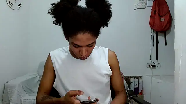 Snapshot of angelamarie1 chatting on 10.09.25 angelamarie1 online show from 10.09.25