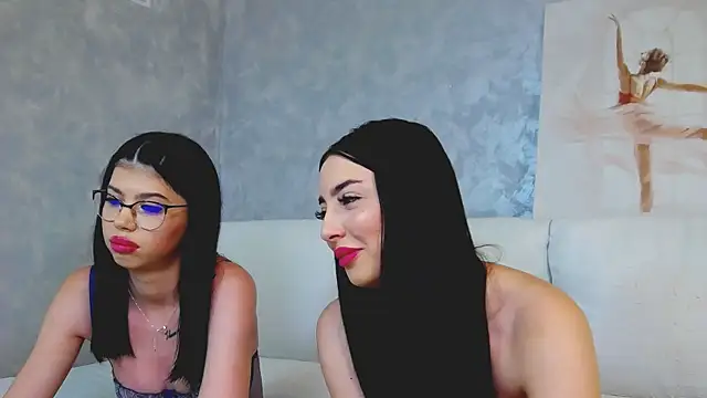 Snapshot of Sierra_Halle chatting on 11.17.25 Sierra Halle online show from 11.17.25