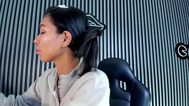 LauraAristizabal online show from 02.20.25