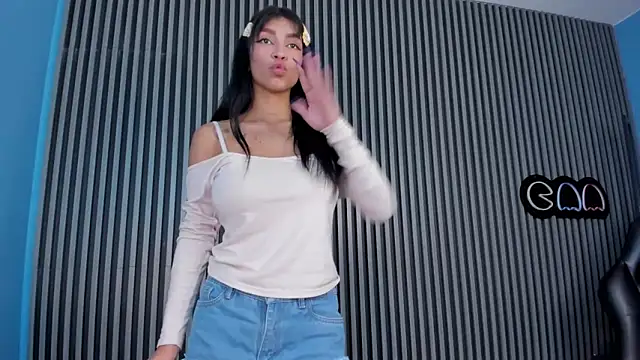 LauraAristizabal online show from 03.22.25