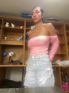 LauraAristizabal online show from 04.23.26
