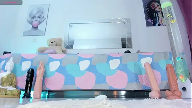 Snapshot of miaa-lee chatting on 01.03.25 miaa-lee online show from 01.03.25