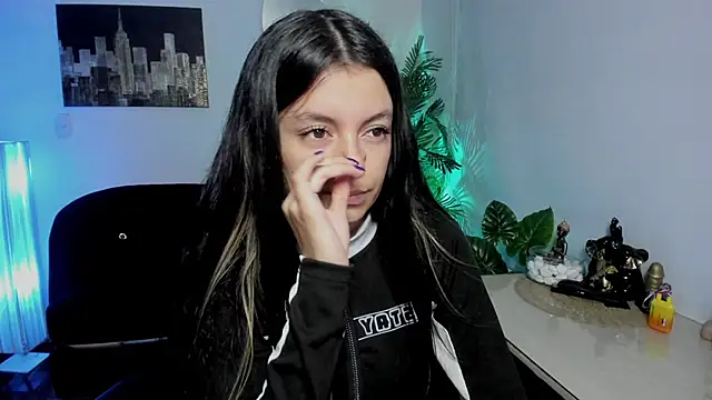 Meghan320 online show from 10.30.25