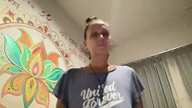 Snapshot of Sexy-Mel chatting on 02.07.26 Sexy-Mel online show from 02.07.26