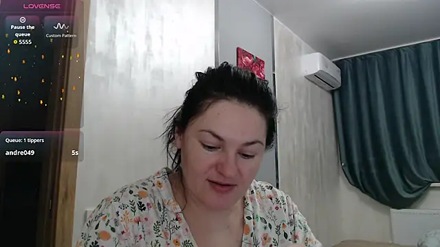 Stacy Davice online show from 11.08.25