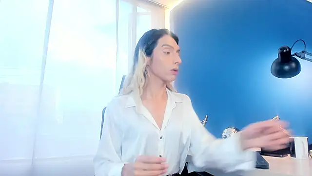 Victoria Badgal  online show from 11.17.25