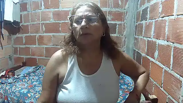 Snapshot of charrysexy1 chatting on 09.22.25 charrysexy1 online show from 09.22.25