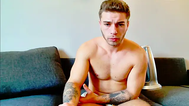 Snapshot of Elkafit28 chatting on 02.21.25 Elkafit28 online show from 02.21.25