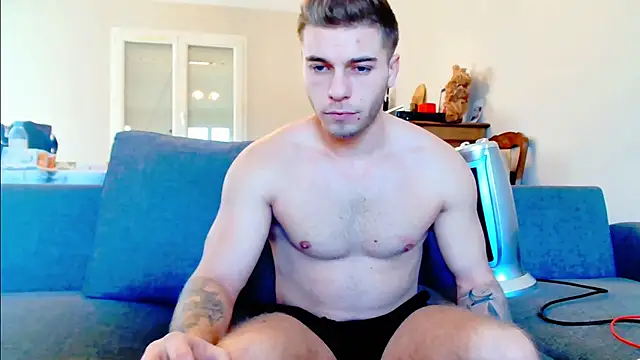 Snapshot of Elkafit28 chatting on 03.19.25 Elkafit28 online show from 03.19.25