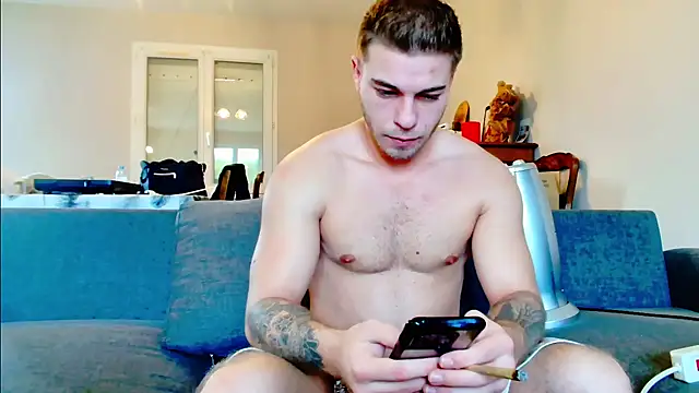 Snapshot of Elkafit28 chatting on 03.21.25 Elkafit28 online show from 03.21.25