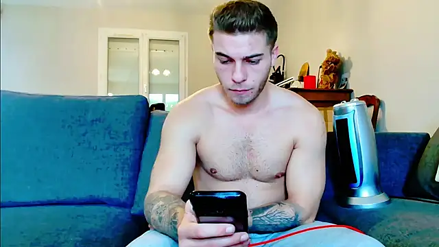 Snapshot of Elkafit28 chatting on 03.21.25 Elkafit28 online show from 03.21.25