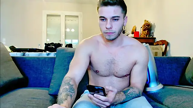 Snapshot of Elkafit28 chatting on 03.21.25 Elkafit28 online show from 03.21.25