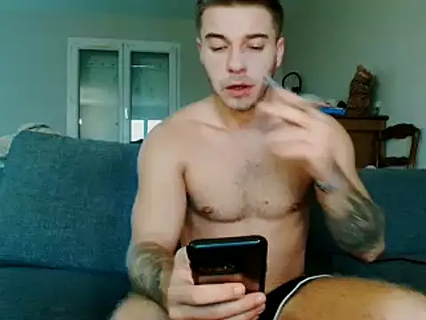 Snapshot of Elkafit28 chatting on 10.28.25 Elkafit28 online show from 10.28.25