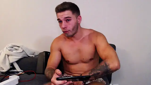 Snapshot of Elkafit28 chatting on 10.29.25 Elkafit28 online show from 10.29.25