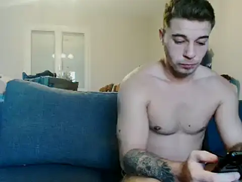 Snapshot of Elkafit28 chatting on 12.23.25 Elkafit28 online show from 12.23.25