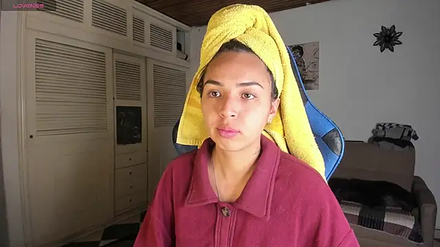 Miss Nicole online show from 01.12.25