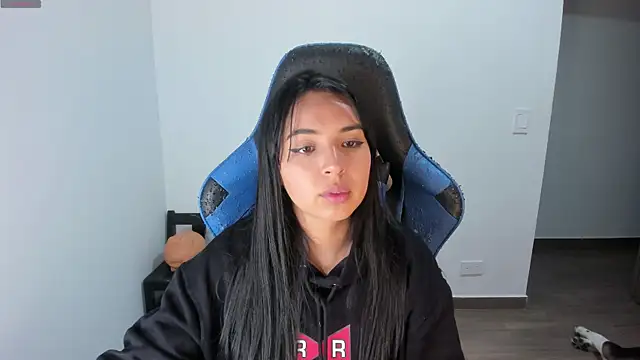 Miss Nicole online show from 10.11.25