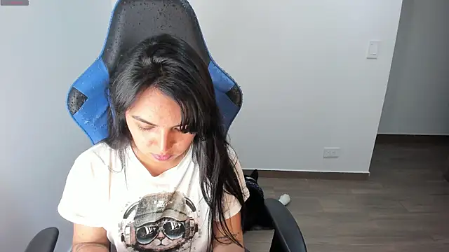 Miss Nicole online show from 10.22.25