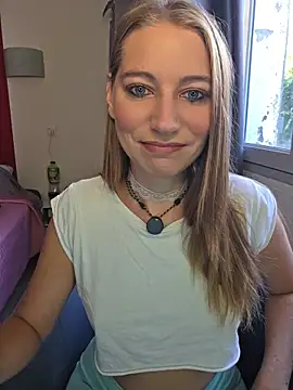 Snapshot of XLisaxx chatting on 07.27.26 XLisaxx online show from 07.27.26