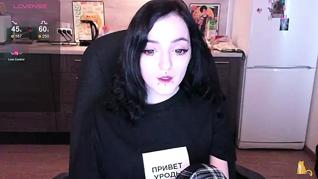 Snapshot of spticc chatting on 10.27.25 spticc online show from 10.27.25