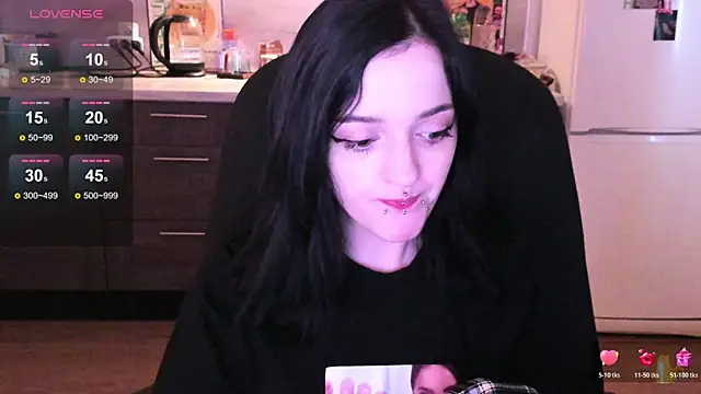 Snapshot of spticc chatting on 10.29.25 spticc online show from 10.29.25