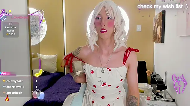 Snapshot of Yaki_Tai chatting on 03.10.26 Yaki Tai online show from 03.10.26