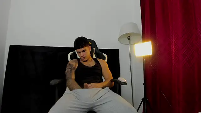 Snapshot of Evan_stoner chatting on 10.08.25 Evan stoner online show from 10.08.25