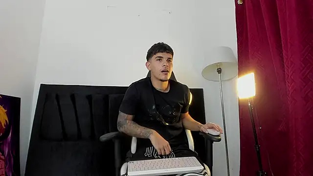 Snapshot of Evan_stoner chatting on 10.09.25 Evan stoner online show from 10.09.25