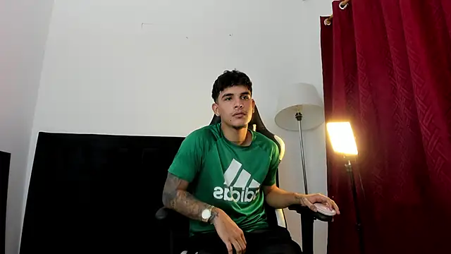 Snapshot of Evan_stoner chatting on 10.11.25 Evan stoner online show from 10.11.25