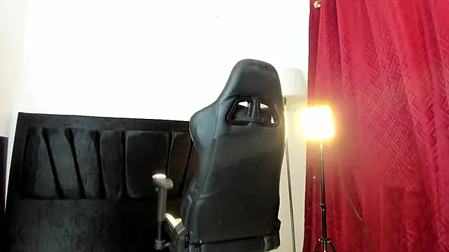 Snapshot of Evan_stoner chatting on 10.18.25 Evan stoner online show from 10.18.25