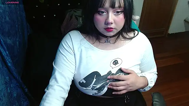 Snapshot of litlle_cat chatting on 12.01.25 litlle cat online show from 12.01.25