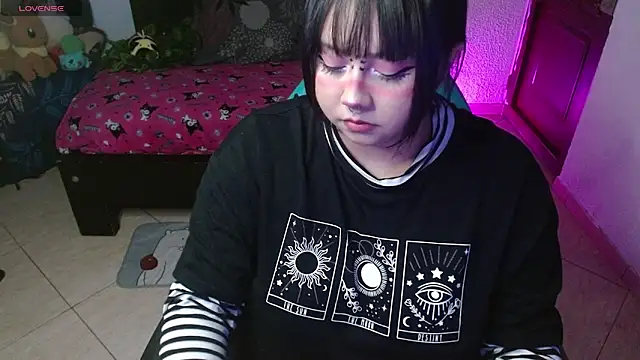 Snapshot of litlle_cat chatting on 01.18.26 litlle cat online show from 01.18.26