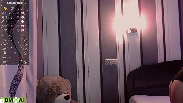 Snapshot of _Amelle_ chatting on 02.21.25 Amelle online show from 02.21.25