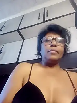 Snapshot of MsAttitude chatting on 05.26.26 MsAttitude online show from 05.26.26