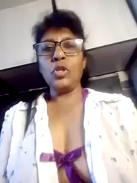 Snapshot of MsAttitude chatting on 05.29.26 MsAttitude online show from 05.29.26
