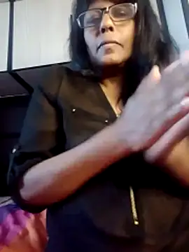Snapshot of MsAttitude chatting on 06.12.26 MsAttitude online show from 06.12.26