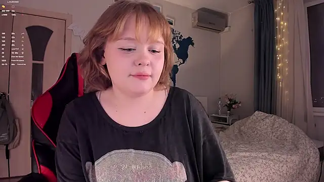 Snapshot of LisaLaas chatting on 12.07.24 LisaLaas online show from 12.07.24