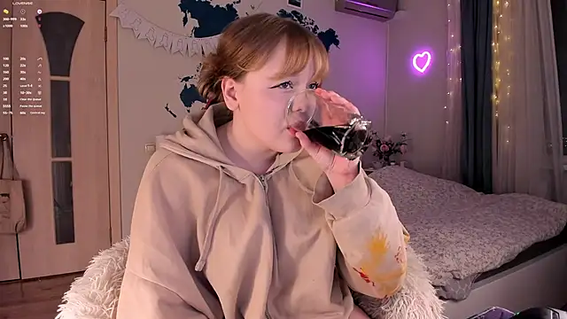 Snapshot of LisaLaas chatting on 12.11.24 LisaLaas online show from 12.11.24