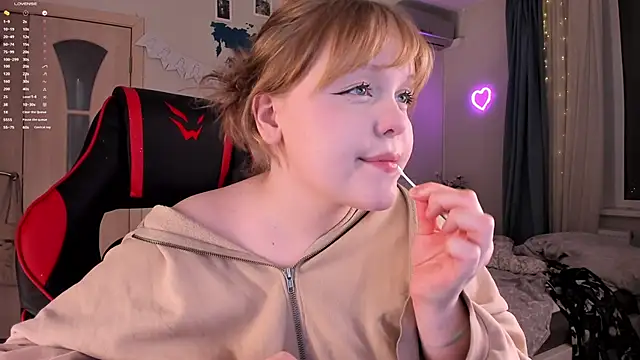 Snapshot of LisaLaas chatting on 12.13.24 LisaLaas online show from 12.13.24