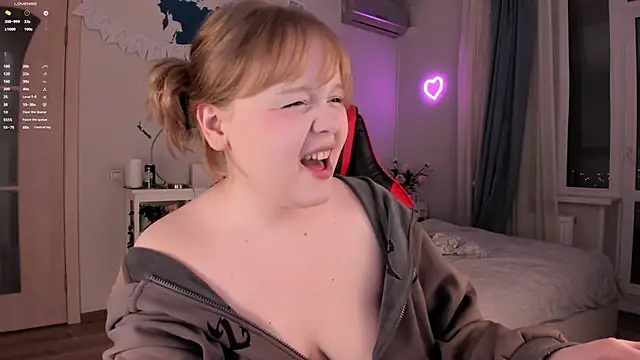 Snapshot of LisaLaas chatting on 12.22.24 LisaLaas online show from 12.22.24