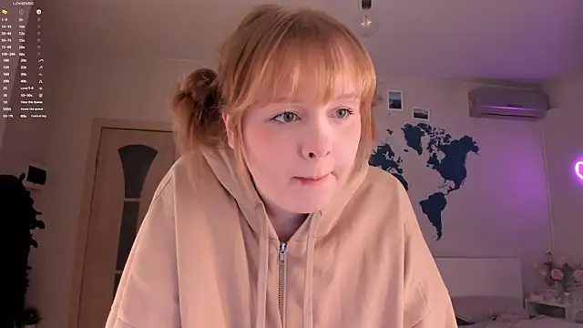 Snapshot of LisaLaas chatting on 12.28.24 LisaLaas online show from 12.28.24