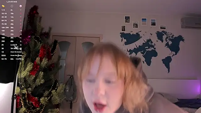 Snapshot of LisaLaas chatting on 01.11.25 LisaLaas online show from 01.11.25